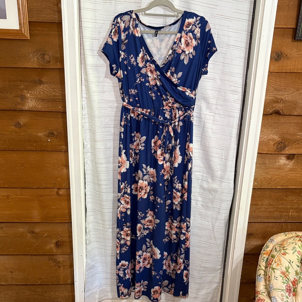 Elegant Floral Maxi Dress in Blue